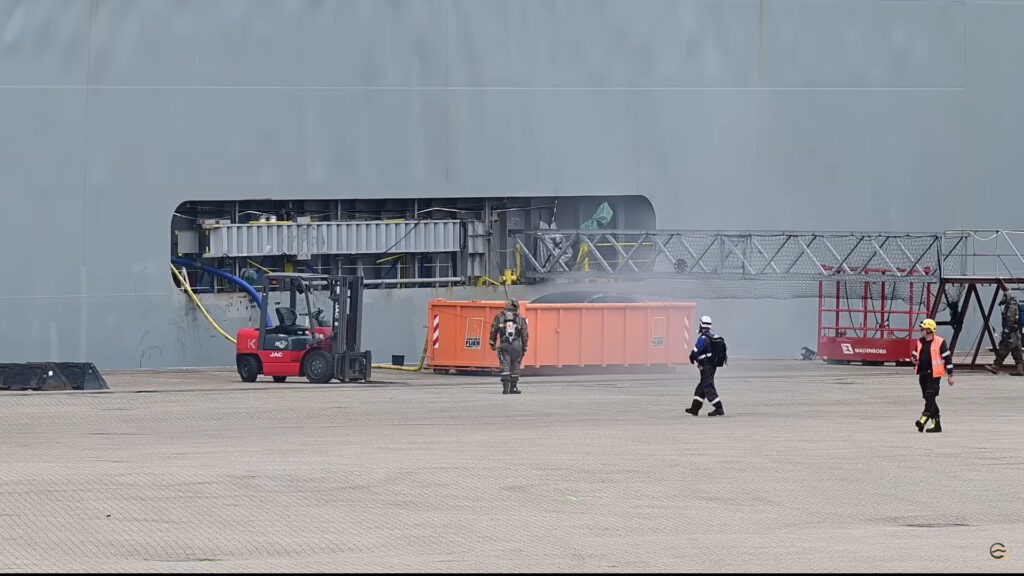 Bain anti-incendie pour VE // Source : Capture vidéo Eemskrant Bain anti-incendie pour VE // Source : Capture vidéo Eemskrant