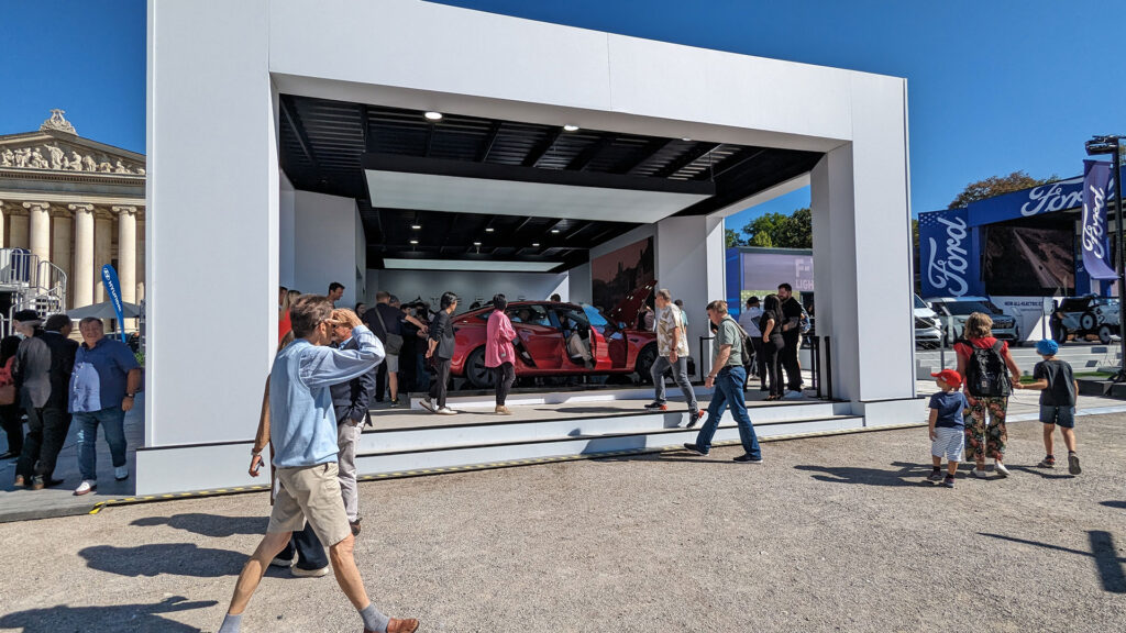 Espace Tesla en ville. Espace Tesla en ville.