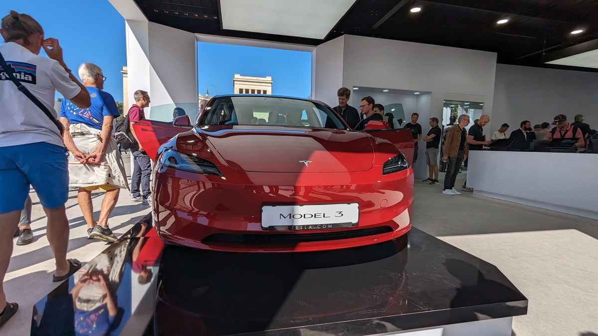 Tesla Model 3 nouvelle génération à l'IAA Munich // Source : Raphaelle Baut Tesla Model 3 nouvelle génération à l'IAA Munich // Source : Raphaelle Baut