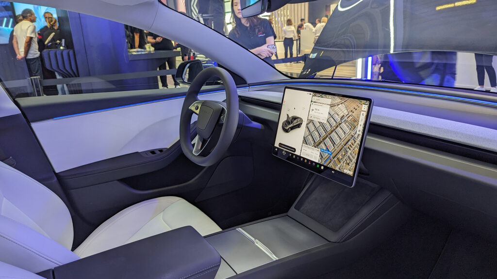 Intérieur Model 3 au salon de Munich // Source : Raphaelle Baut Intérieur Model 3 au salon de Munich // Source : Raphaelle Baut