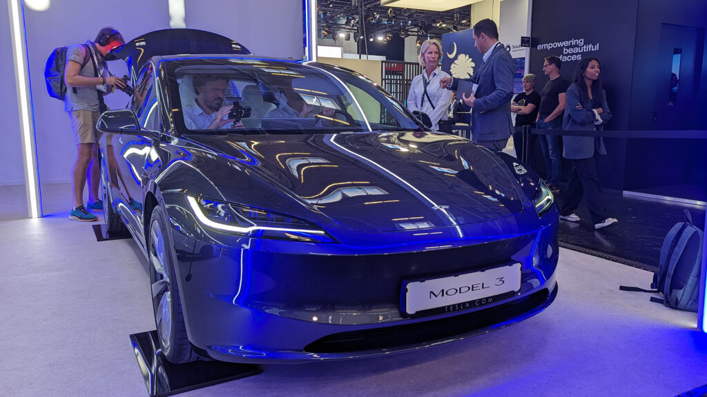 Tesla Model 3 à l'IAA Munich // Source : Raphaelle Baut Tesla Model 3 à l'IAA Munich // Source : Raphaelle Baut