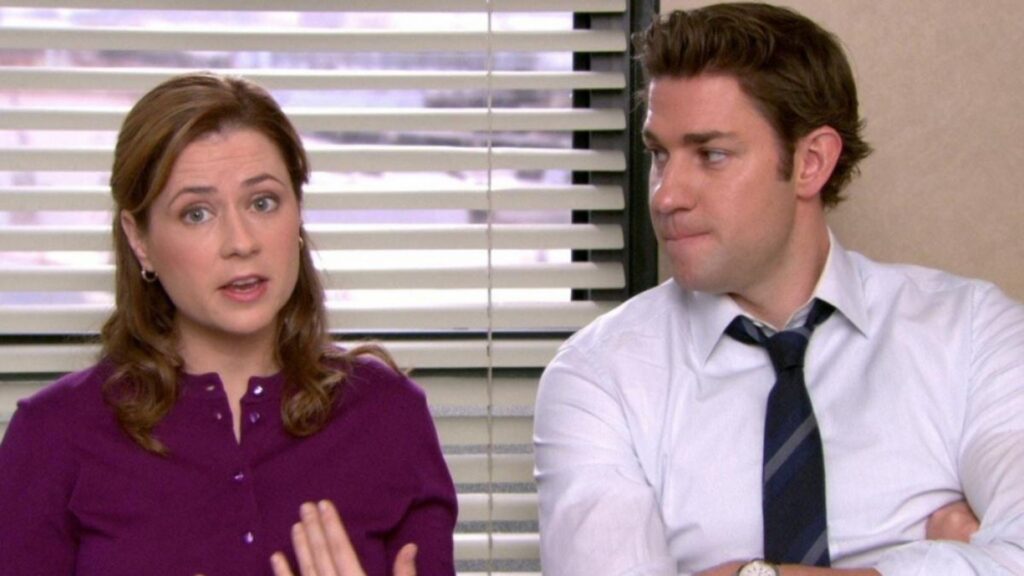 Jenna Fischer et John Krasinski dans The Office. // Source : NBC Jenna Fischer et John Krasinski dans The Office. // Source : NBC