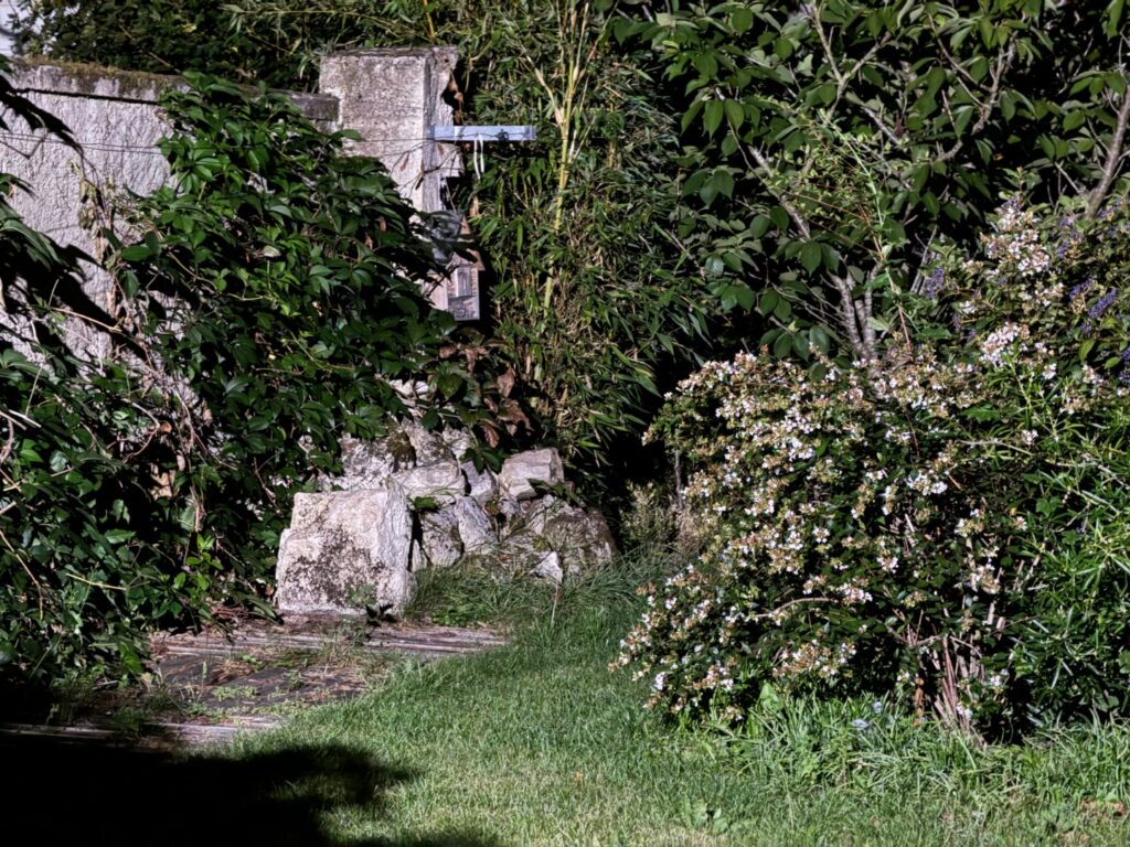 La qualité nocturne du zoom x5 est plutôt bonne. La qualité nocturne du zoom x5 est plutôt bonne.