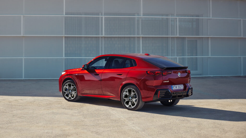 BMW iX2 : un nouveau style visible à l'arrière // Source : BMW BMW iX2 : un nouveau style visible à l'arrière // Source : BMW