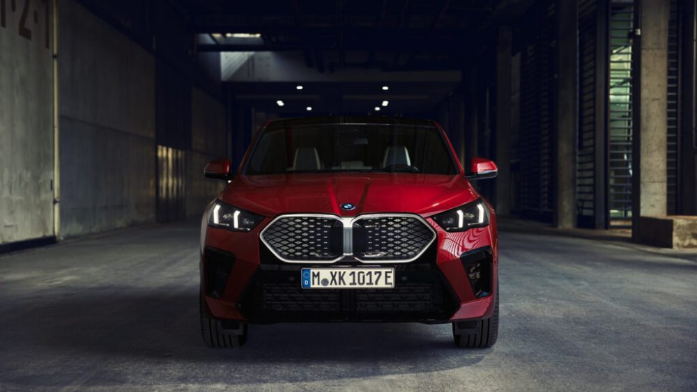 BMW iX2 calendre lumineuse // Source : BMW BMW iX2 calendre lumineuse // Source : BMW
