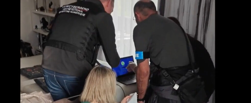 Les images de la perquisition partagées par la police italienne. // Source : Poliza di Stato. Les images de la perquisition partagées par la police italienne. // Source : Poliza di Stato.