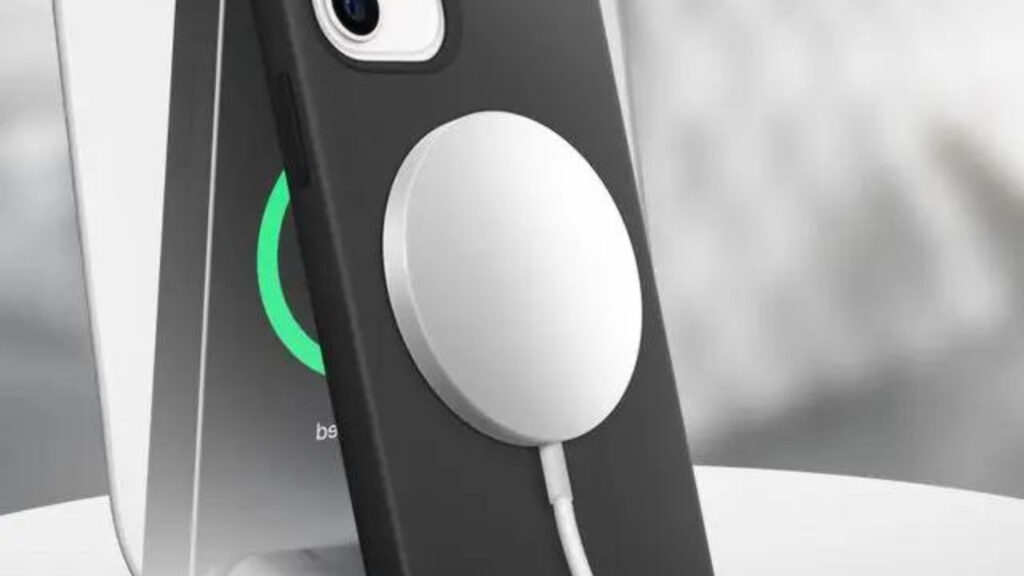Le chargeur se positionne bien sur les iPhone à partir du 12 // Source : Apple Le chargeur se positionne bien sur les iPhone à partir du 12 // Source : Apple