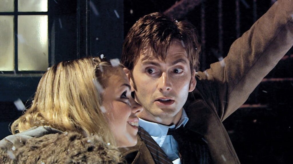 Ten (David Tennant) et Rose (Billie Piper) durant Christmas Invasion. // Source : BBC Ten (David Tennant) et Rose (Billie Piper) durant Christmas Invasion. // Source : BBC
