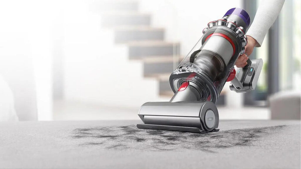 LeDyson s'utilise aussi en tant qu'aspirateur à main // Source : Dyson LeDyson s'utilise aussi en tant qu'aspirateur à main // Source : Dyson