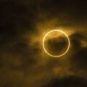 Éclipse annulaire. // Source : Flickr/CC/t-mizo (photo recadrée) Éclipse annulaire. // Source : Flickr/CC/t-mizo (photo recadrée)