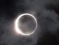 Éclipse annulaire. // Source : Flickr/CC/Takeshi Kuboki (photo recadrée) Éclipse annulaire. // Source : Flickr/CC/Takeshi Kuboki (photo recadrée)