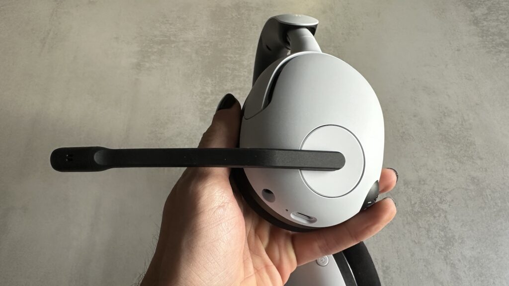 Casque Sony Inzone H5 // Source : Maxime Claudel pour Numerama Casque Sony Inzone H5 // Source : Maxime Claudel pour Numerama