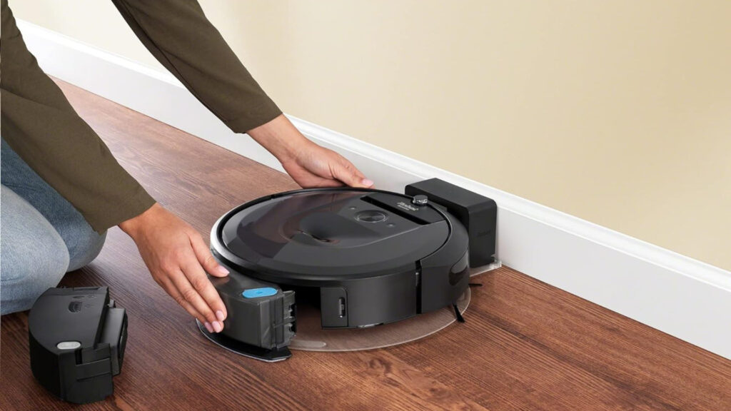Roomba Combo i8 // Source : iRobot Roomba Combo i8 // Source : iRobot