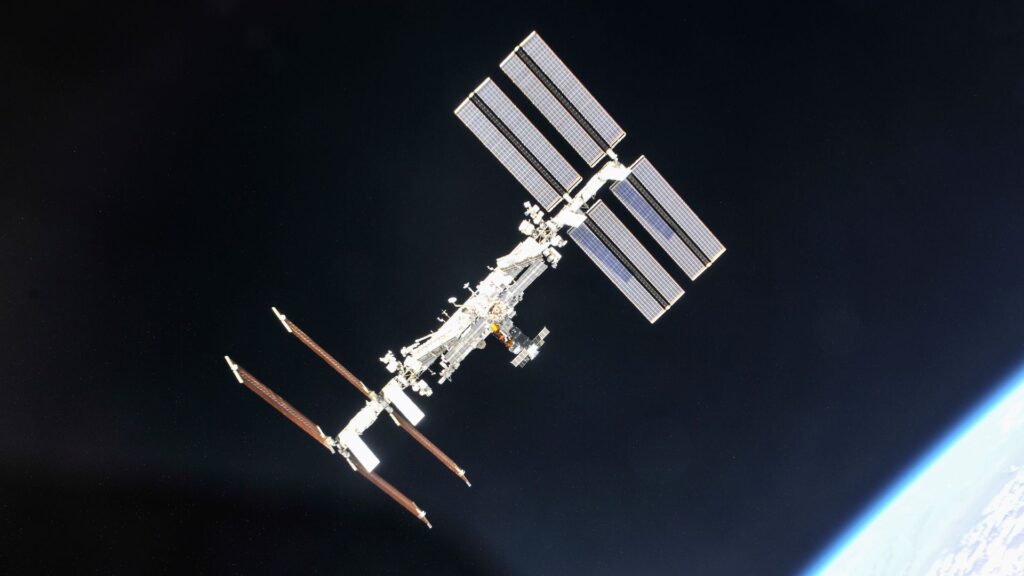 Station spatiale internationale. // Source : NASA/Roscosmos (photo recadrée) Station spatiale internationale. // Source : NASA/Roscosmos (photo recadrée)