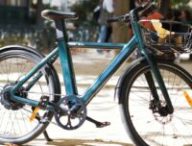 Le vélo électrique Motto Two est disponible uniquement en vert anglais