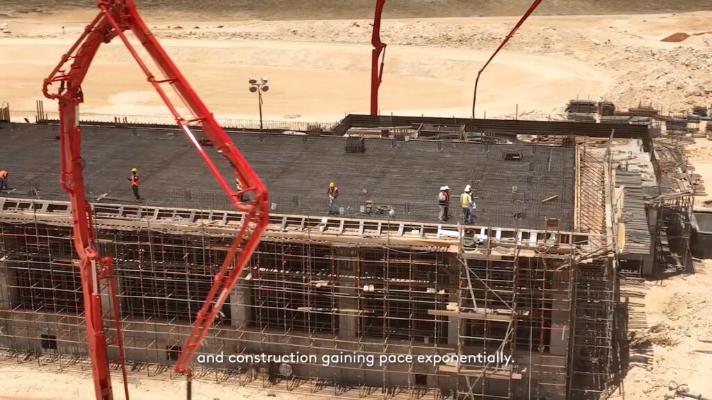 Des images de la construction de The Line, en Arabie saoudite // Source : Neom / YouTube Des images de la construction de The Line, en Arabie saoudite // Source : Neom / YouTube