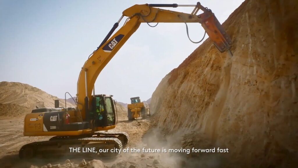 Des images de la construction de The Line, en Arabie saoudite // Source : Neom / YouTube Des images de la construction de The Line, en Arabie saoudite // Source : Neom / YouTube