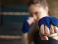 Une femme boxe // Source : Pxhere