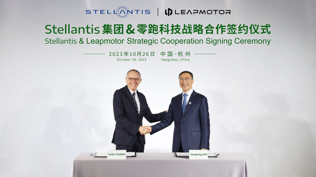 Accord entre Stellantis (Carlos Tavares) et Leapmotor ( Zhu Jiangming) // Source : Stellantis Accord entre Stellantis (Carlos Tavares) et Leapmotor ( Zhu Jiangming) // Source : Stellantis