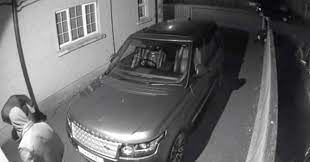 Les Range Rover sont toujours des véhicules ciblés par le vols avec antenne relais au Royaume-Uni et en Irlande. // Source : Irish News Les Range Rover sont toujours des véhicules ciblés par le vols avec antenne relais au Royaume-Uni et en Irlande. // Source : Irish News