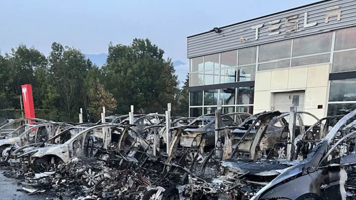 Incendie au centre Tesla Chambery de Chignin // Source : Maire de Chignin - Michel Ravier Incendie au centre Tesla Chambery de Chignin // Source : Maire de Chignin - Michel Ravier
