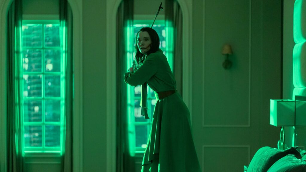 Le travail sur la couleur pour provoquer l'horreur est remarquable // Source : Eike Schroter/Netflix Le travail sur la couleur pour provoquer l'horreur est remarquable // Source : Eike Schroter/Netflix