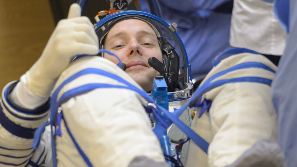 Thomas Pesquet avant la mission Proxima en 2016, derniers préparatifs avant de monter à bord du Soyouz. // Source : NASA/INGALLS Bill, 2016 Thomas Pesquet avant la mission Proxima en 2016, derniers préparatifs avant de monter à bord du Soyouz. // Source : NASA/INGALLS Bill, 2016