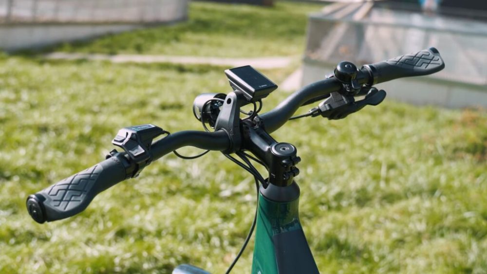 Le guidon du Trek Allant+ 6 est surmonté d'un écran Kiox 300 de chez Bosch Le guidon du Trek Allant+ 6 est surmonté d'un écran Kiox 300 de chez Bosch