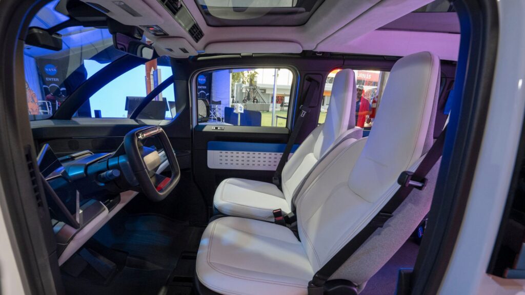 Le véhicule de transport de l'équipage Artémis II, partie conducteur. // Source : Nasa/Canoo Le véhicule de transport de l'équipage Artémis II, partie conducteur. // Source : Nasa/Canoo