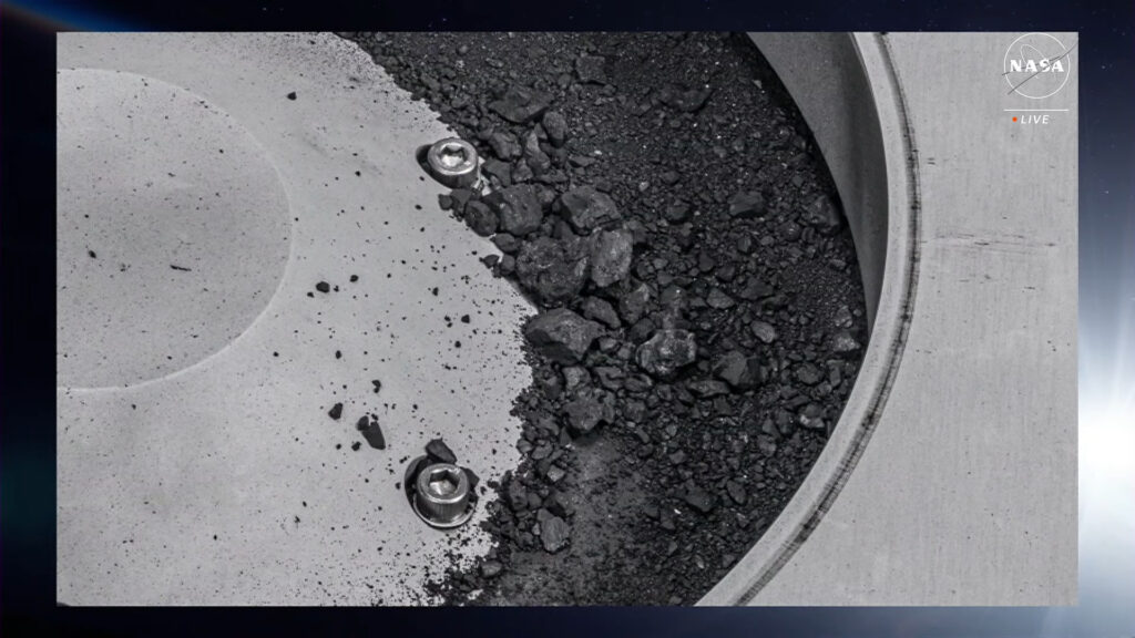 Les échantillons d'astéroïde de la mission Osiris-Rex // Source : YT/Nasa Les échantillons d'astéroïde de la mission Osiris-Rex // Source : YT/Nasa