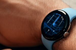 Pixel Watch 2 et Google Maps. // Source : Thomas Ancelle / Numerama
