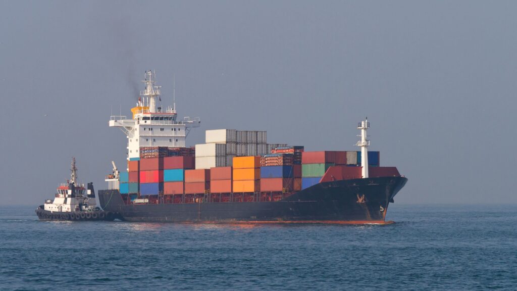 Laisser les bateaux en mer peut être plus sécuritaire que les ramener au port pendant une tempête. // Source : Canva Laisser les bateaux en mer peut être plus sécuritaire que les ramener au port pendant une tempête. // Source : Canva
