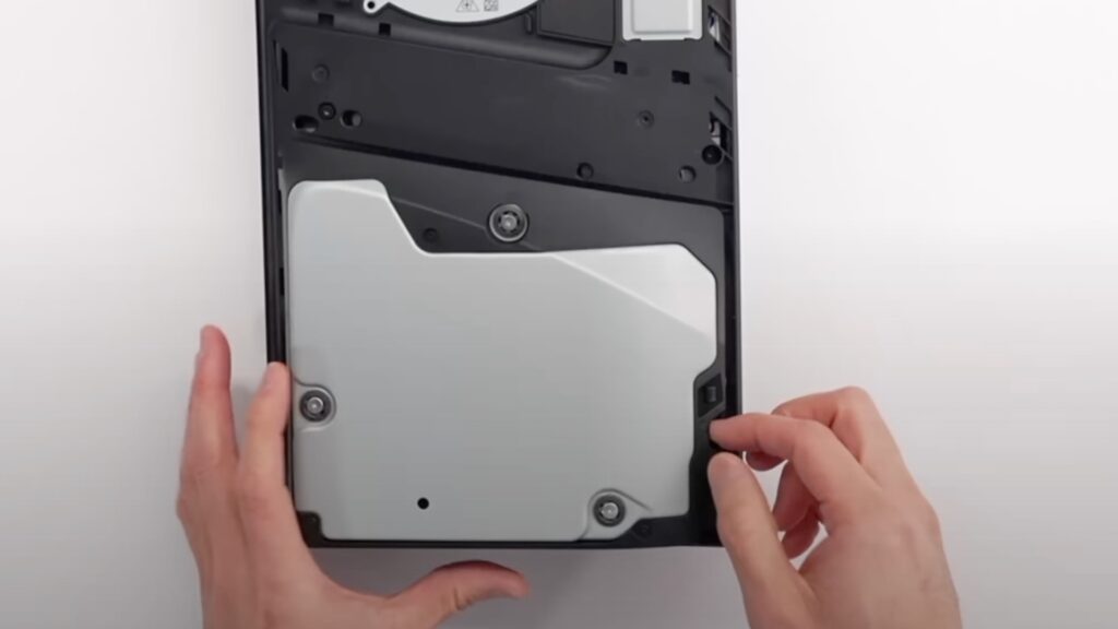La PS5 Slim // Source : Capture YouTube Dave Lee La PS5 Slim // Source : Capture YouTube Dave Lee