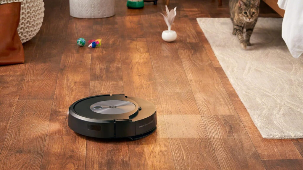 Si ce chat pouvait parler, il pourrait demanderait au Roomba de // Source : iRobot Si ce chat pouvait parler, il pourrait demanderait au Roomba de // Source : iRobot
