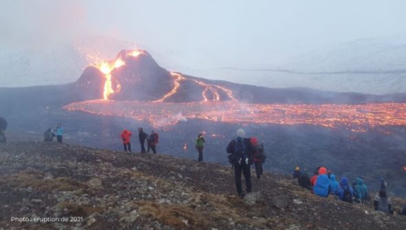 Éruption de 2021 du volcan Fagradalsfjall, en Islande. // Source : Berserkur / Wikimédias Éruption de 2021 du volcan Fagradalsfjall, en Islande. // Source : Berserkur / Wikimédias