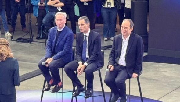 Eric Schmidt, Rodolphe Saadé et Xavier Niel. // Source : Numerama Eric Schmidt, Rodolphe Saadé et Xavier Niel. // Source : Numerama