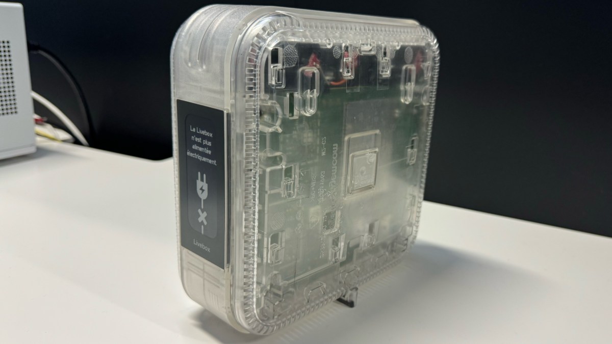 La Livebox 7 transparente // Source : Numerama La Livebox 7 transparente // Source : Numerama