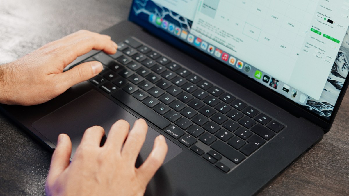Le MacBook Pro de 16 pouces en version Apple M3 Max // Source : Thomas Ancelle / Numerama Le MacBook Pro de 16 pouces en version Apple M3 Max // Source : Thomas Ancelle / Numerama