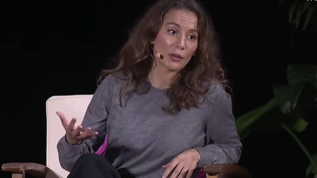 Mira Murati, nouvelle CEO d'OpenAI, lors d'une conférence du WSJ en 2023. // Source : Wall Street Journal / capture YouTube Mira Murati, nouvelle CEO d'OpenAI, lors d'une conférence du WSJ en 2023. // Source : Wall Street Journal / capture YouTube