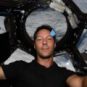 Thomas Pesquet dans l'ISS. // Source : ESA/NASA/T.Pesquet, 2021 ; modifié avec Canva Thomas Pesquet dans l'ISS. // Source : ESA/NASA/T.Pesquet, 2021 ; modifié avec Canva