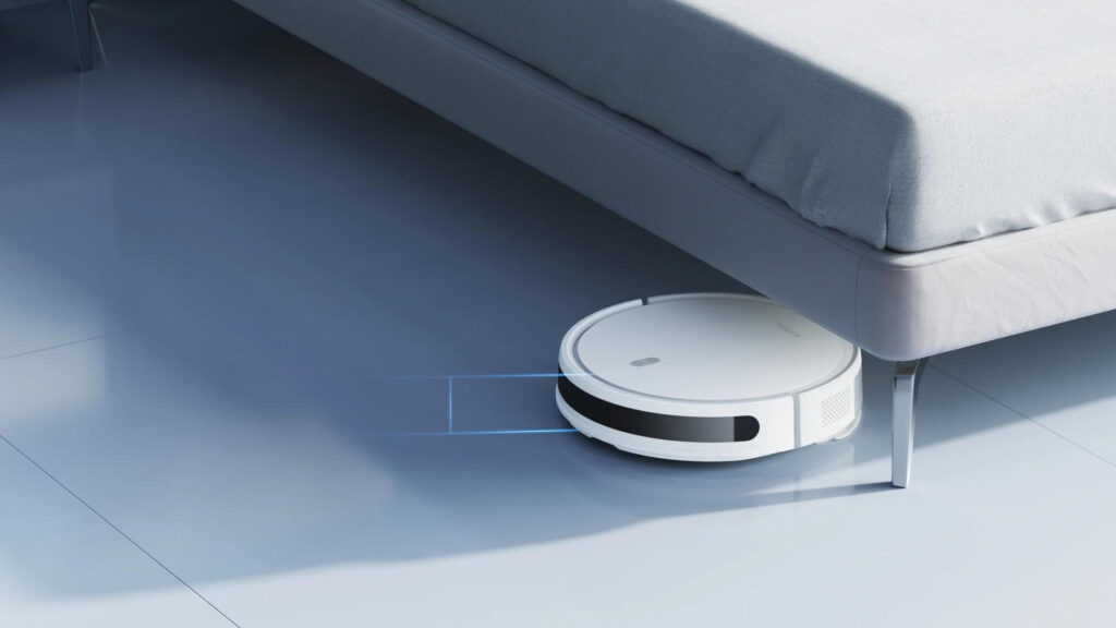 Le Robot Vacuum E12 passe facilement sous certains meubles // Source : Xiaomi Le Robot Vacuum E12 passe facilement sous certains meubles // Source : Xiaomi