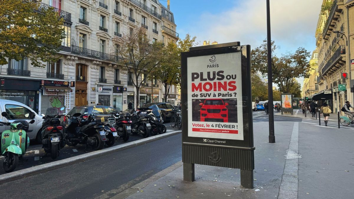 Affiche pour la votation organisée à Paris sur les SUV. // Source : Julien Cadot pour Numerama Affiche pour la votation organisée à Paris sur les SUV. // Source : Julien Cadot pour Numerama