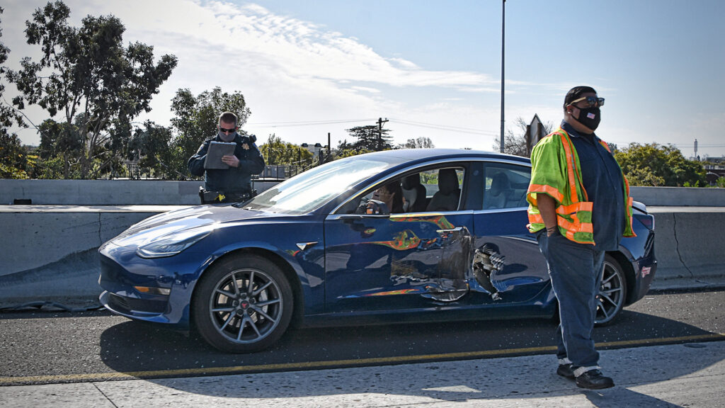Accident en Tesla : le début des ennuis // Source : Chris Yarzab - flickr Accident en Tesla : le début des ennuis // Source : Chris Yarzab - flickr