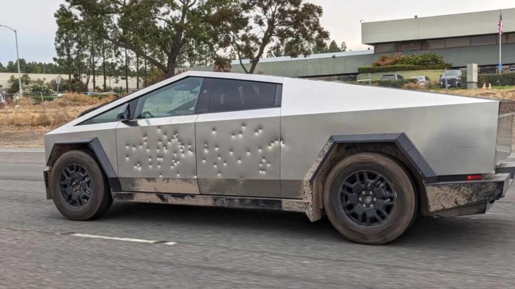 Tesla Cybertruck criblé de balles par Elon musk // Source : Reddit Tesla Cybertruck criblé de balles par Elon musk // Source : Reddit
