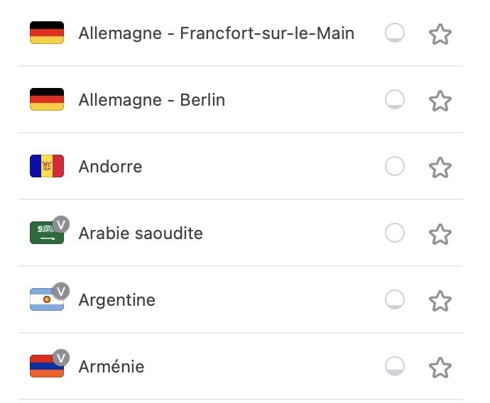 Les serveurs marqués d’un “V” sont virtuels, c’est-à-dire pas physiquement présents dans les pays proposés. // Source : Capture d'écran Les serveurs marqués d’un “V” sont virtuels, c’est-à-dire pas physiquement présents dans les pays proposés. // Source : Capture d'écran