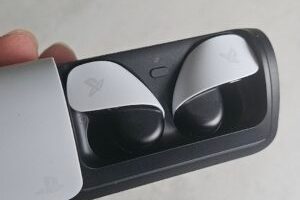 Les écouteurs Sony Pulse Explore pour la PS5 // Source : Maxime Claudel pour Numerama Les écouteurs Sony Pulse Explore pour la PS5 // Source : Maxime Claudel pour Numerama