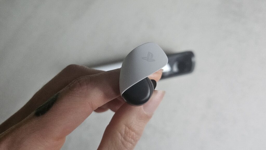 Les écouteurs Sony Pulse Explore pour la PS5 // Source : Maxime Claudel pour Numerama Les écouteurs Sony Pulse Explore pour la PS5 // Source : Maxime Claudel pour Numerama