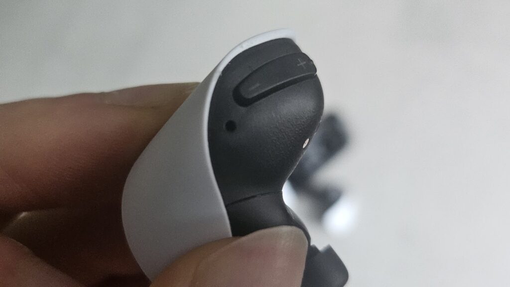 Les écouteurs Sony Pulse Explore pour la PS5 // Source : Maxime Claudel pour Numerama Les écouteurs Sony Pulse Explore pour la PS5 // Source : Maxime Claudel pour Numerama
