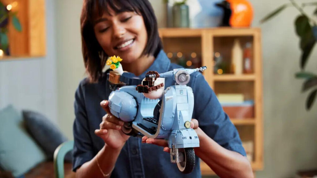 Lego Vespa // Source : Lego Lego Vespa // Source : Lego