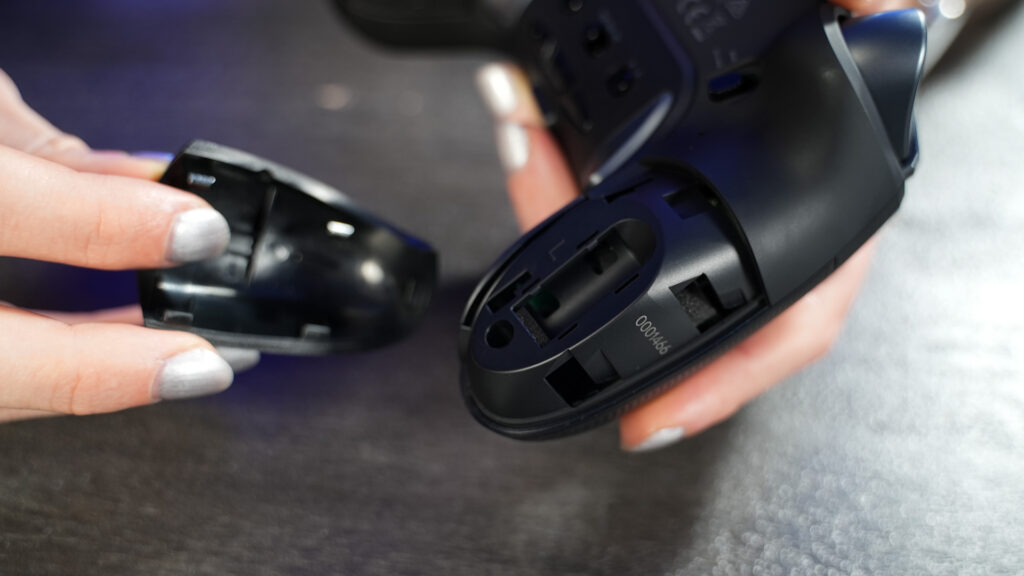 Manette Nacon Revolution 5 Pro // Source : Nino Barbey pour Numerama Manette Nacon Revolution 5 Pro // Source : Nino Barbey pour Numerama